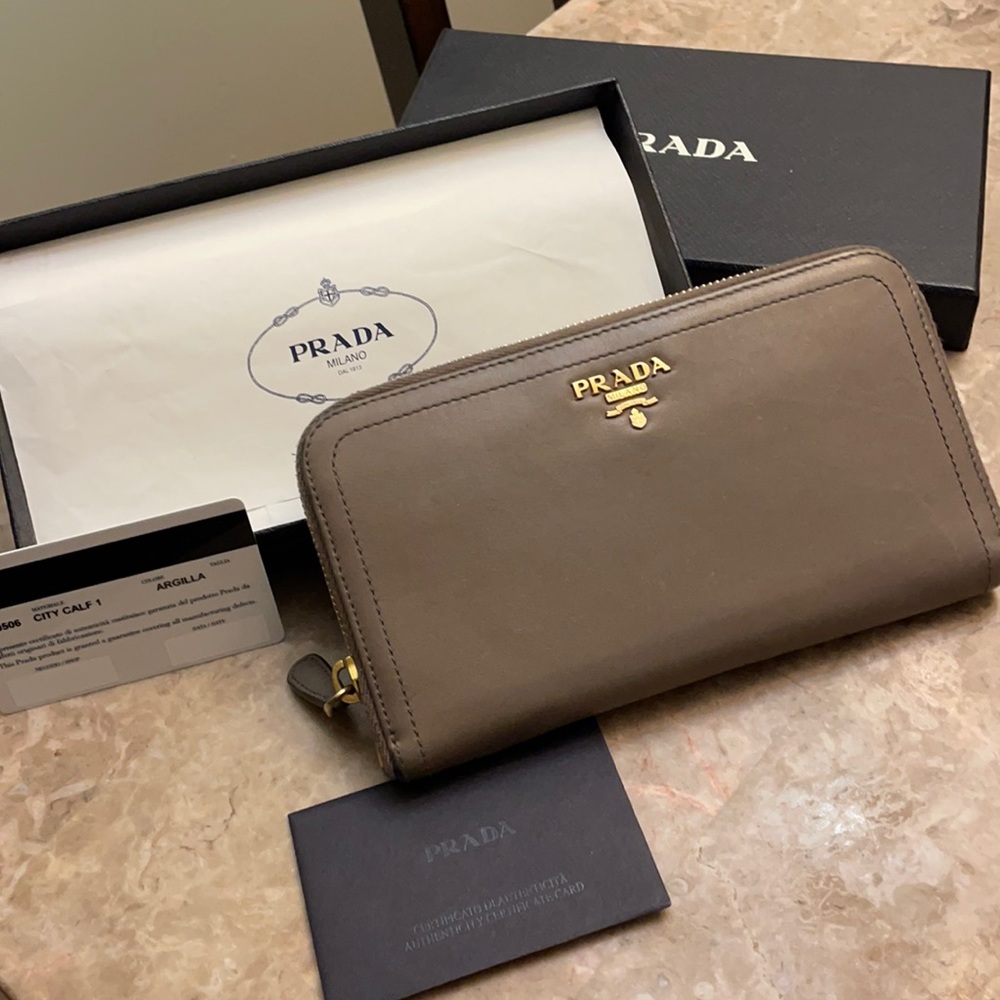 Prada city  calf 1 wallet
